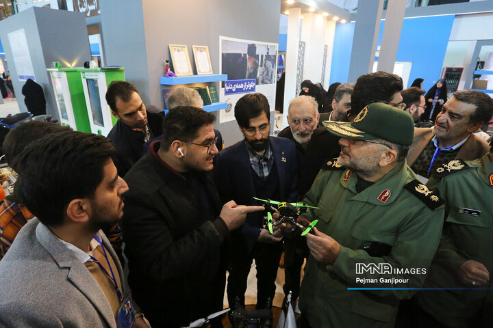 بازدید رئیس سازمان بسیج مستضعفین از نمایشگاه زاینده‌نور