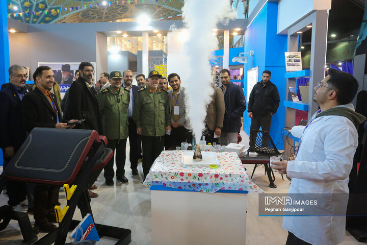 بازدید رئیس سازمان بسیج مستضعفین از نمایشگاه زاینده‌نور