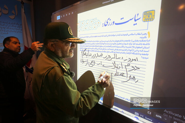 بازدید رئیس سازمان بسیج مستضعفین از نمایشگاه زاینده‌نور