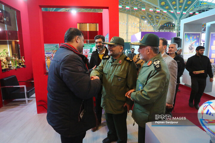 بازدید رئیس سازمان بسیج مستضعفین از نمایشگاه زاینده‌نور
