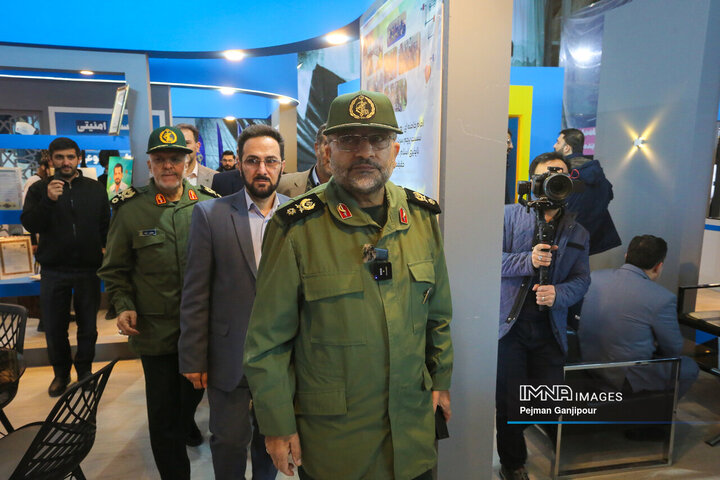 بازدید رئیس سازمان بسیج مستضعفین از نمایشگاه زاینده‌نور