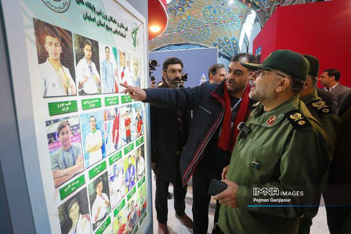 بازدید رئیس سازمان بسیج مستضعفین از نمایشگاه زاینده‌نور