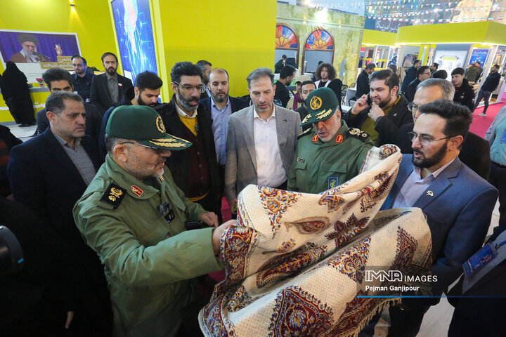 بازدید رئیس سازمان بسیج مستضعفین از نمایشگاه زاینده‌نور