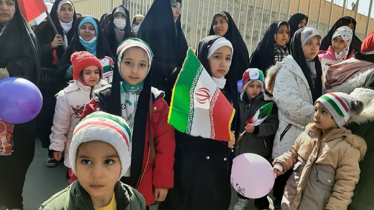 جوانی جمعیت و فرزندآوری، کلید آیندهای درخشان برای ایران اسلامی