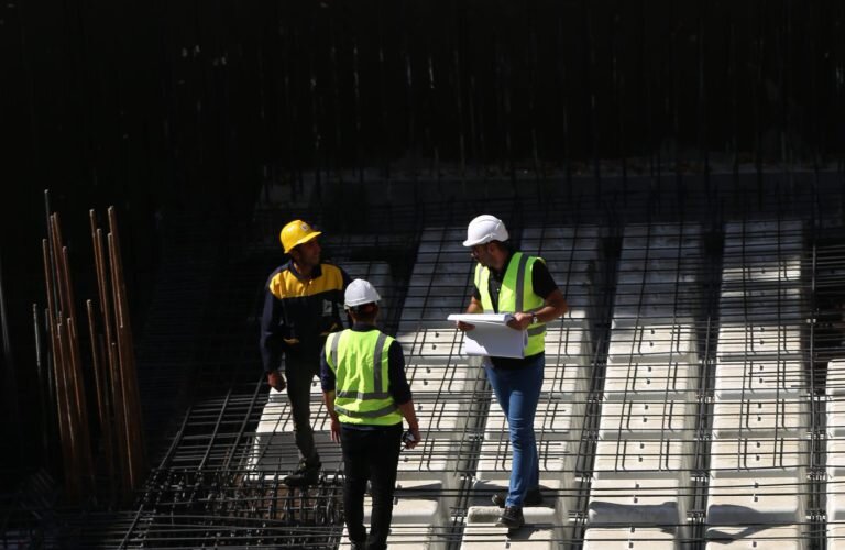 کاهش هزینه مصالح ساختمان سازی در 1404 به کمک سقف وافل