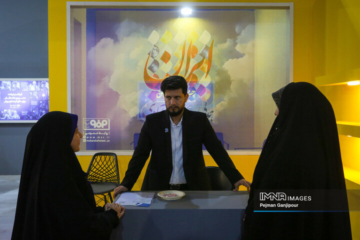 سومین روز نمایشگاه زاینده‌نور