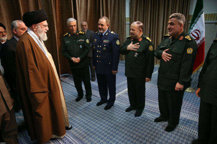 بازدید رهبر انقلاب از نمایشگاه آخرین دستاوردهای دانشمندان صنعت دفاعی کشور