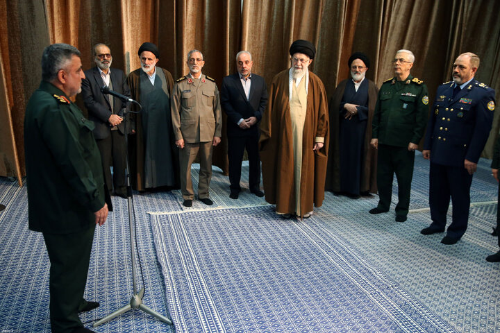 بازدید رهبر انقلاب از نمایشگاه آخرین دستاوردهای دانشمندان صنعت دفاعی کشور