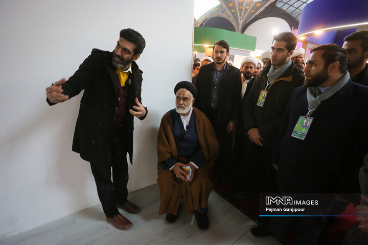 بازدید عضو مجلس خبرگان از نمایشگاه زاینده‌نور