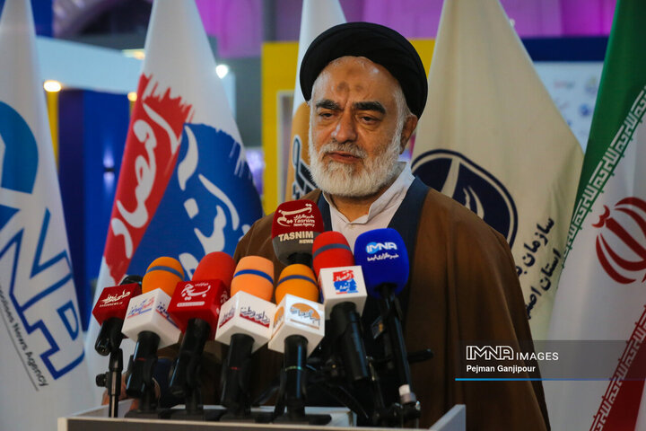 بازدید عضو مجلس خبرگان از نمایشگاه زاینده‌نور