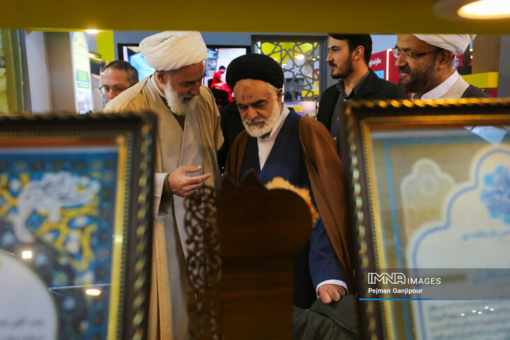 بازدید عضو مجلس خبرگان از نمایشگاه زاینده‌نور