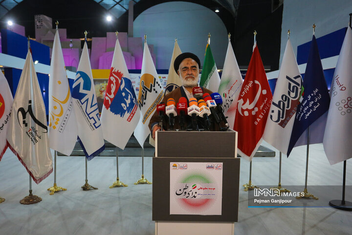 بازدید عضو مجلس خبرگان از نمایشگاه زاینده‌نور