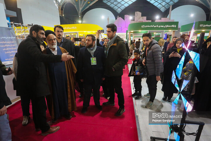 بازدید عضو مجلس خبرگان از نمایشگاه زاینده‌نور