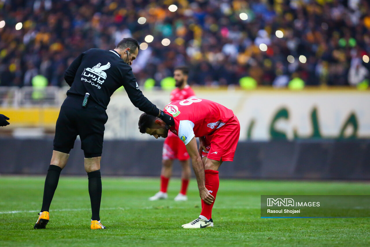 مرز بین شنیدن و نشنیدن؛ واکنش داوران به توهین در زمین فوتبال