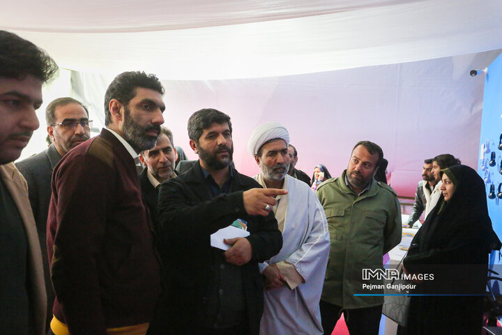 چهارمین روز نمایشگاه زاینده‌نور