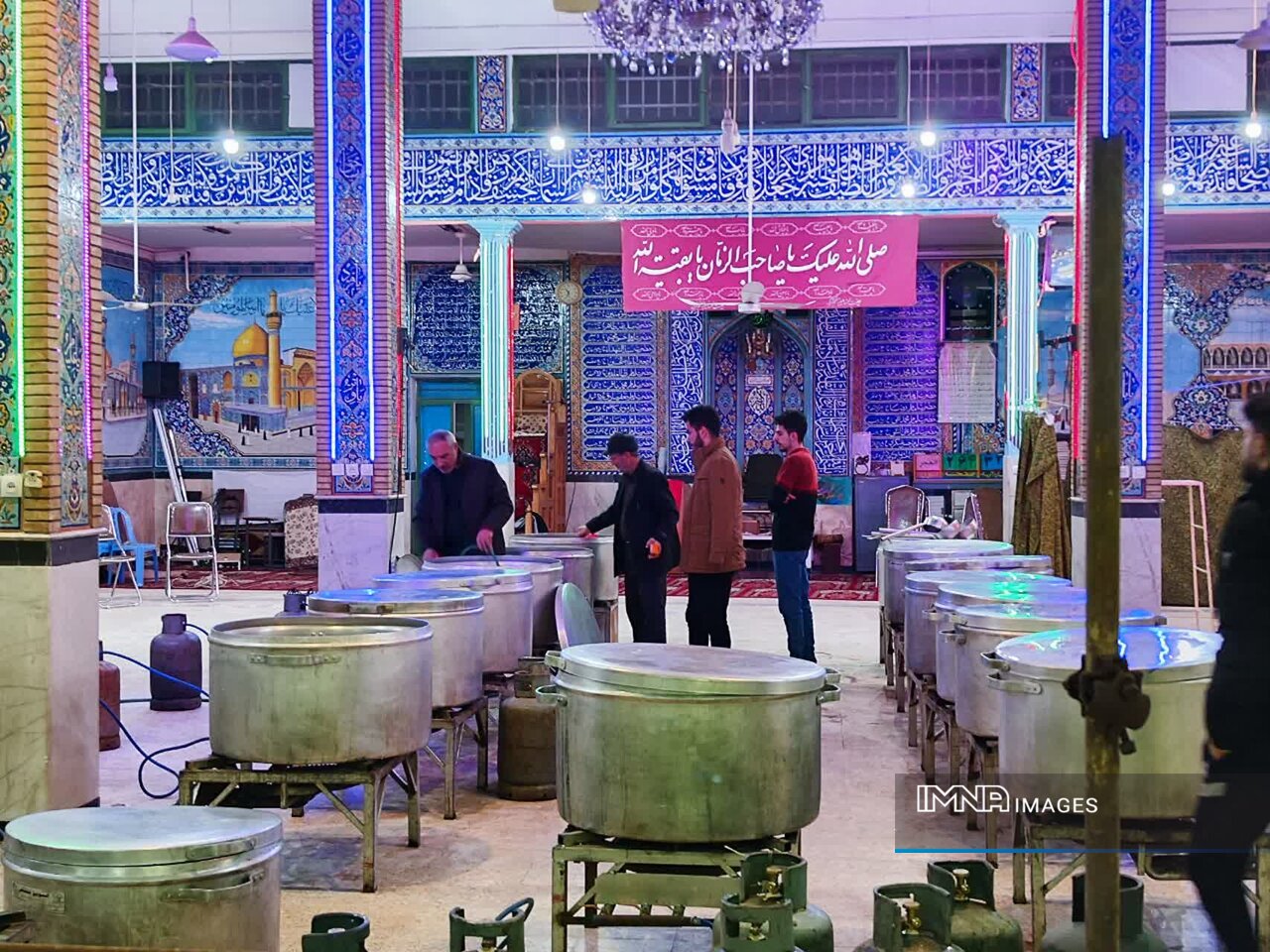 دیگها به جوش آمدهاند، دلها در تب ظهور