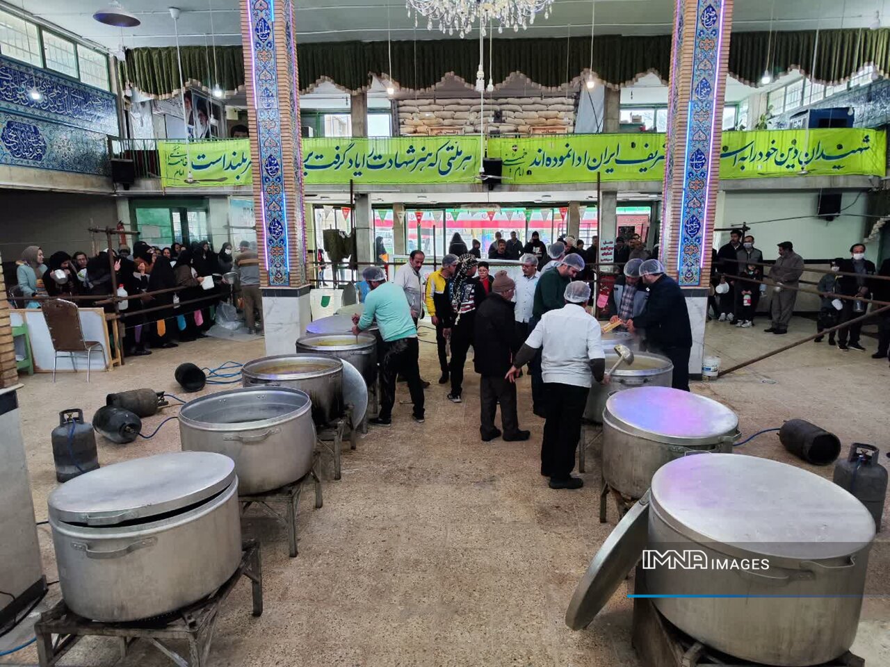 دیگها به جوش آمدهاند، دلها در تب ظهور