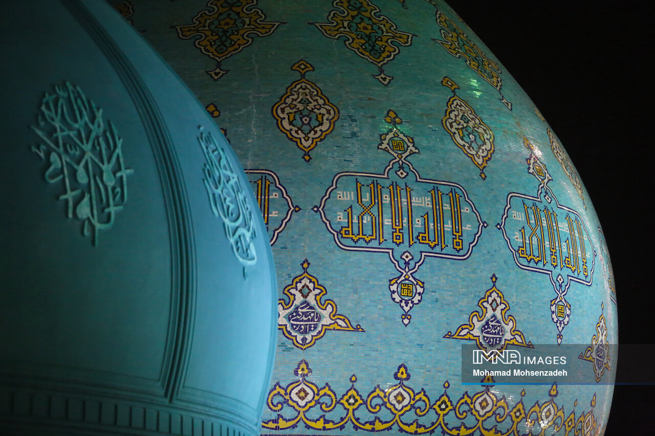 گلها در فراق خورشید، اشکهای نور میریزند