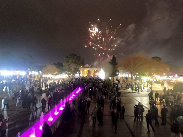 فیلم| نورافشانی آسمان کرمان در شب نیمه شعبان