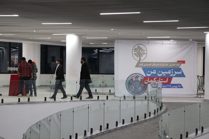 تجلی هنر معاصر و دغدغه‌های هنرمندان در نمایشگاه «سرزمین من» کرمان