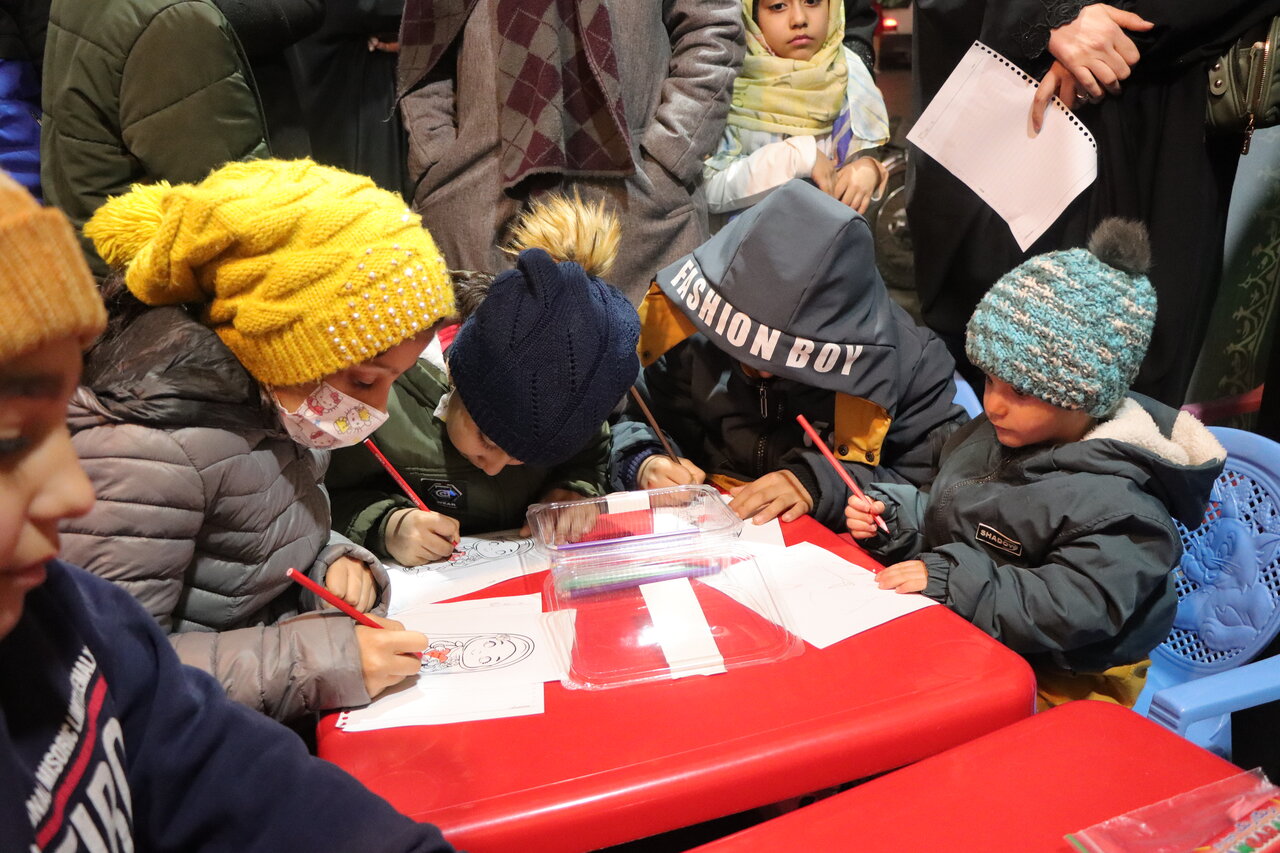 پذیرایی نوجوانان مرکز سلاله از منتظران ظهور حضرت بقیهالله(عج)