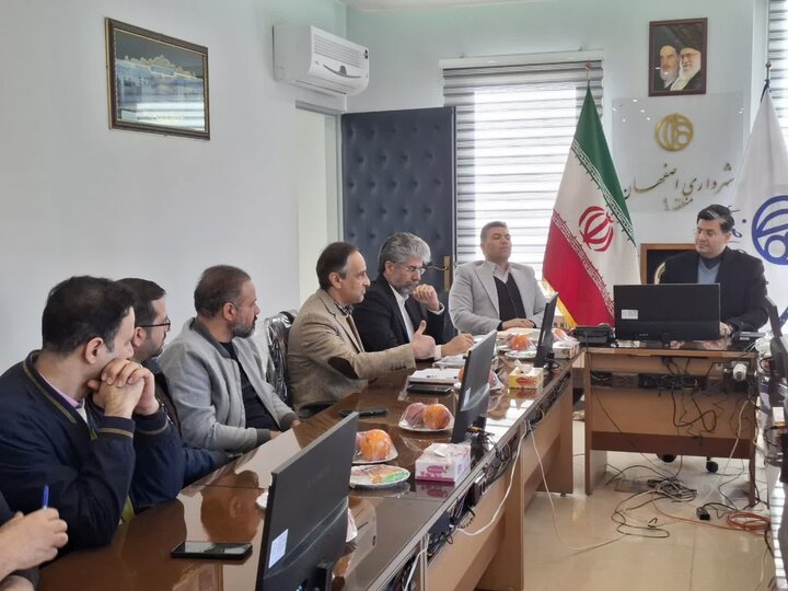 لزوم توسعه خدمات حمل‌ونقلی در مناطق غربی شهر اصفهان