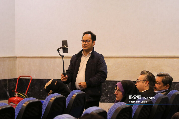 نشست صمیمانه استاندار و مدیران اصفهان با اصحاب رسانه