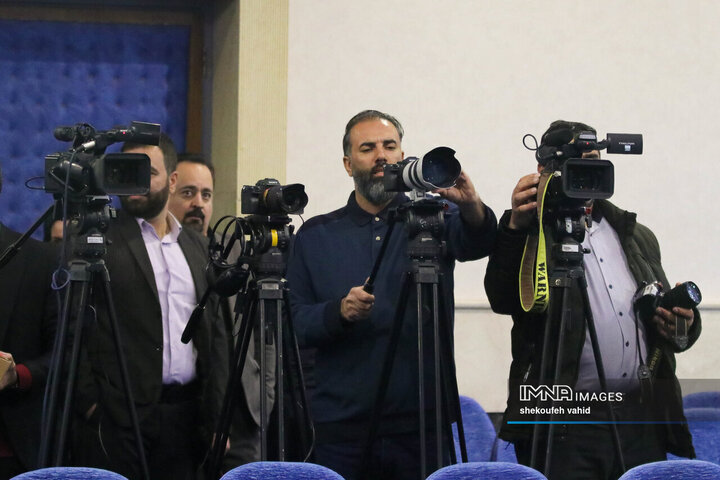 نشست صمیمانه استاندار و مدیران اصفهان با اصحاب رسانه