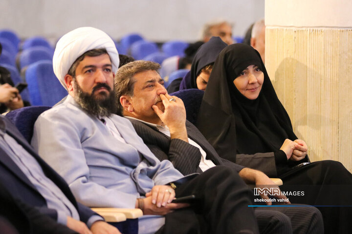 نشست صمیمانه استاندار و مدیران اصفهان با اصحاب رسانه