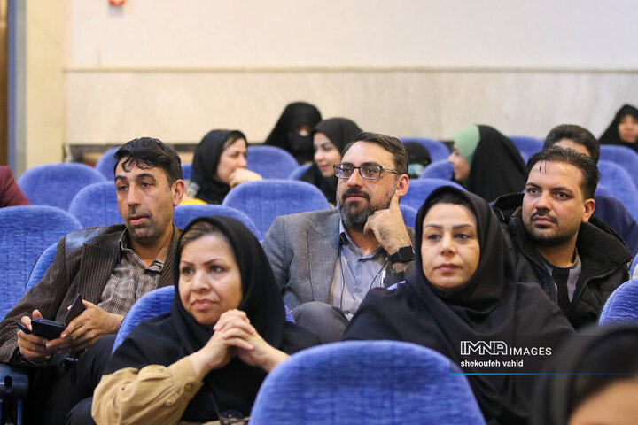 نشست صمیمانه استاندار و مدیران اصفهان با اصحاب رسانه