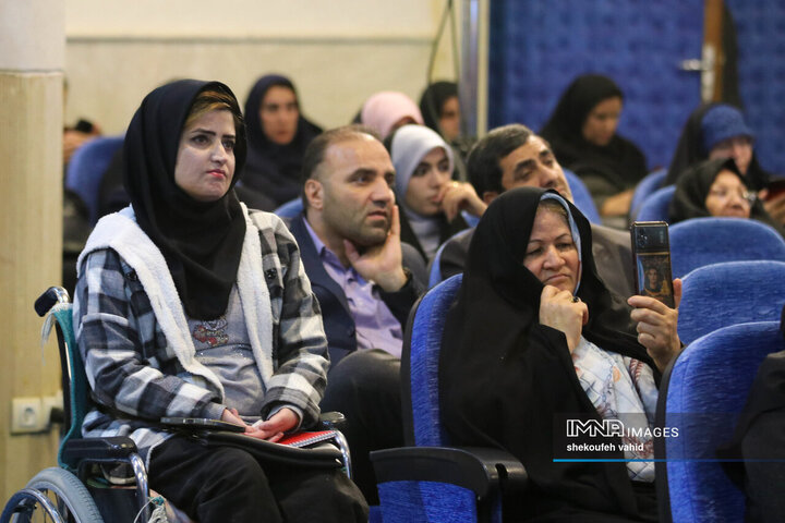 نشست صمیمانه استاندار و مدیران اصفهان با اصحاب رسانه