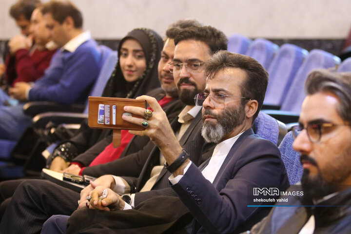 نشست صمیمانه استاندار و مدیران اصفهان با اصحاب رسانه