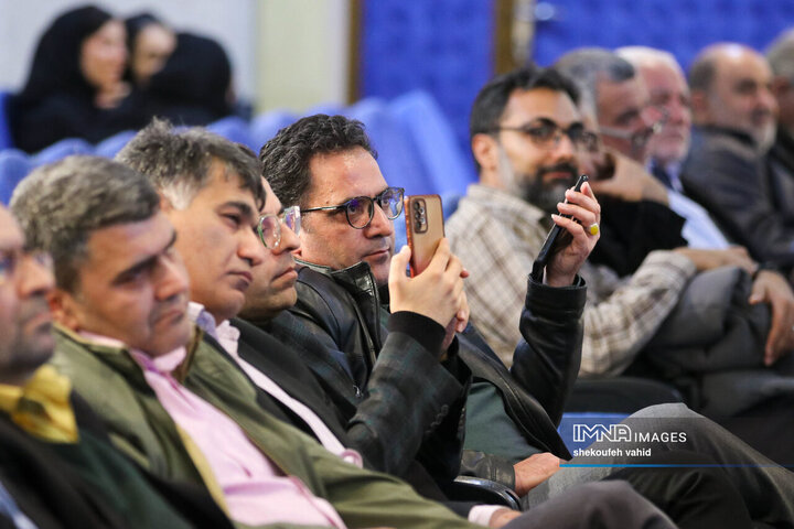 نشست صمیمانه استاندار و مدیران اصفهان با اصحاب رسانه