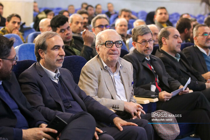 نشست صمیمانه استاندار و مدیران اصفهان با اصحاب رسانه