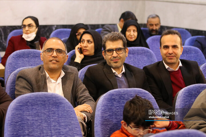 نشست صمیمانه استاندار و مدیران اصفهان با اصحاب رسانه