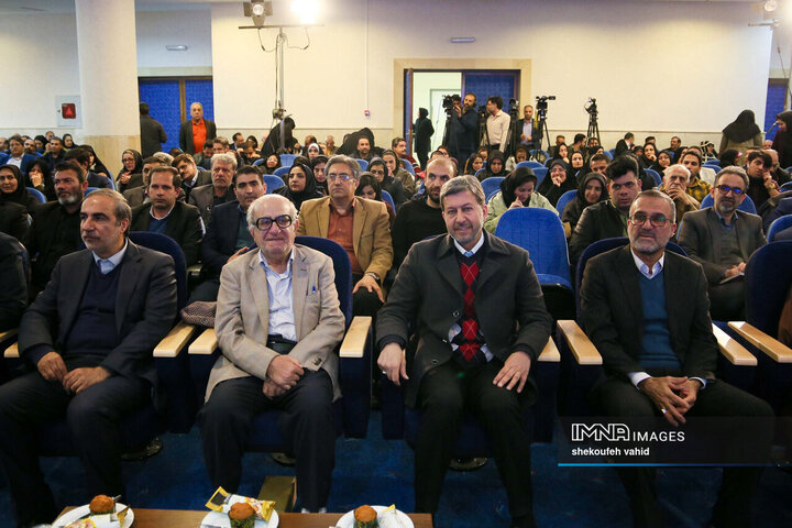 نشست صمیمانه استاندار و مدیران اصفهان با اصحاب رسانه