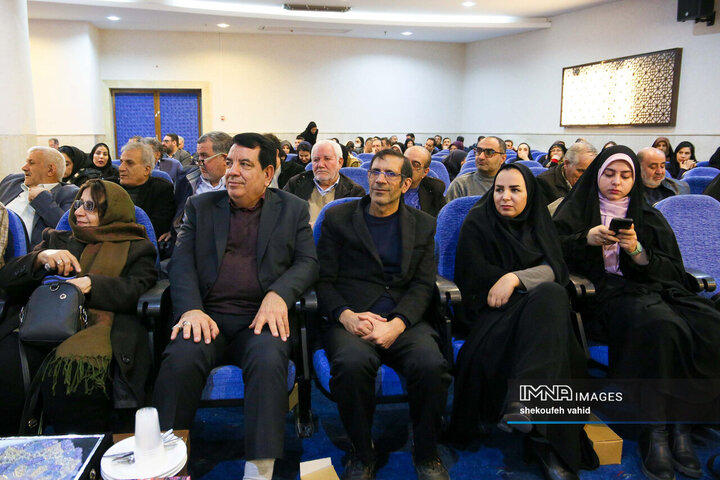 نشست صمیمانه استاندار و مدیران اصفهان با اصحاب رسانه