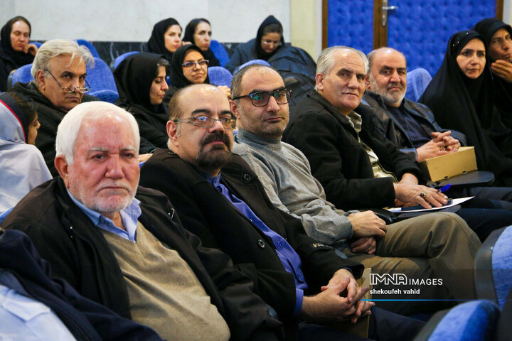 نشست صمیمانه استاندار و مدیران اصفهان با اصحاب رسانه