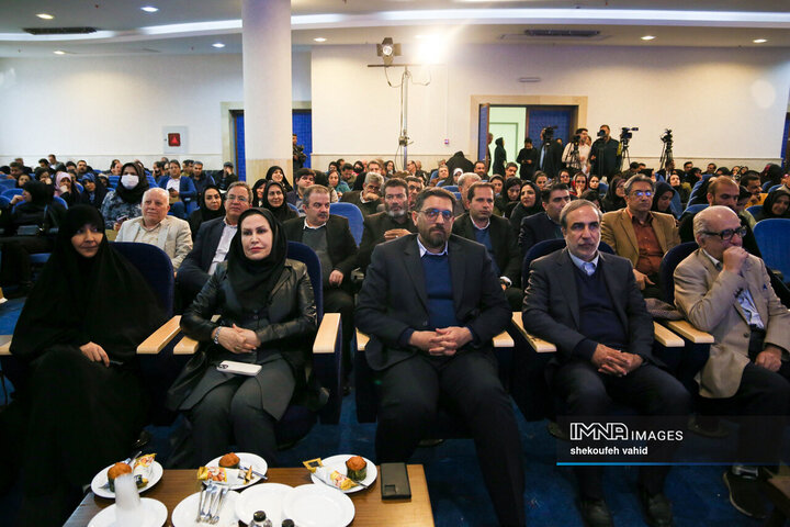 نشست صمیمانه استاندار و مدیران اصفهان با اصحاب رسانه