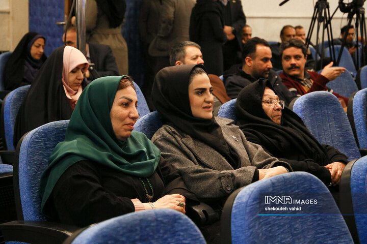 نشست صمیمانه استاندار و مدیران اصفهان با اصحاب رسانه