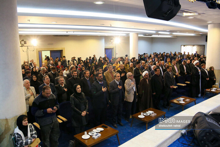 نشست صمیمانه استاندار و مدیران اصفهان با اصحاب رسانه