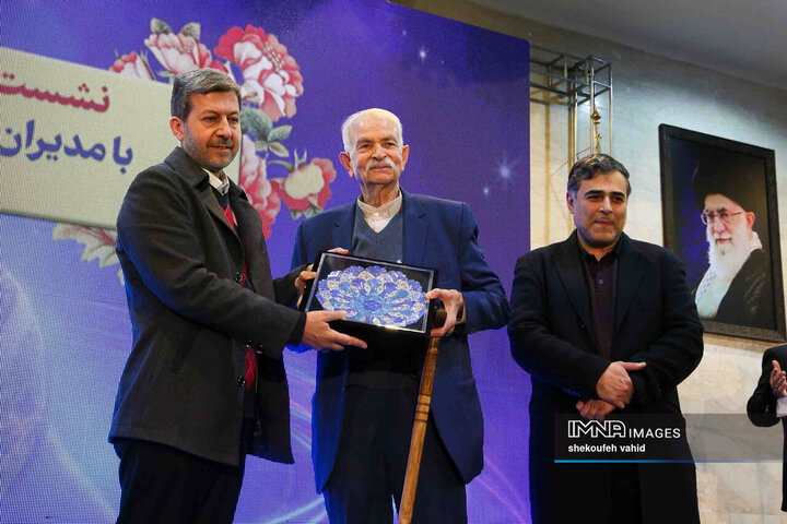 نشست صمیمانه استاندار و مدیران اصفهان با اصحاب رسانه