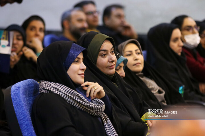 نشست صمیمانه استاندار و مدیران اصفهان با اصحاب رسانه