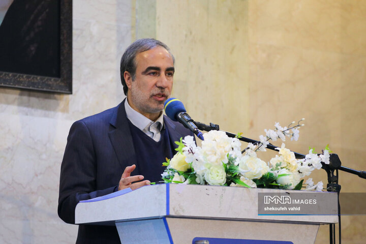 نشست صمیمانه استاندار و مدیران اصفهان با اصحاب رسانه