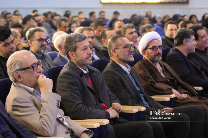 نشست صمیمانه استاندار و مدیران اصفهان با اصحاب رسانه