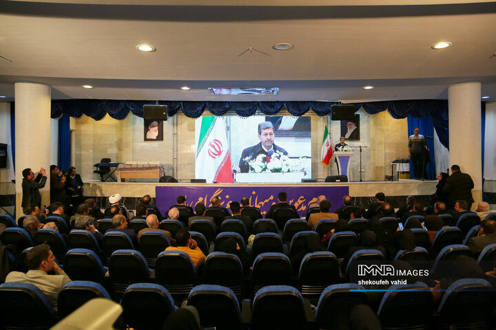 نشست صمیمانه استاندار و مدیران اصفهان با اصحاب رسانه