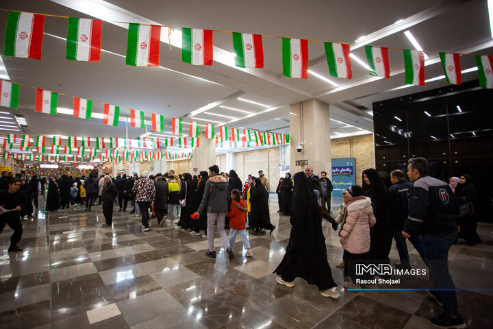 در حاشیه جشن انقلاب در اصفهان