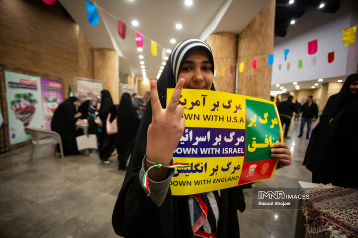 در حاشیه جشن انقلاب در اصفهان
