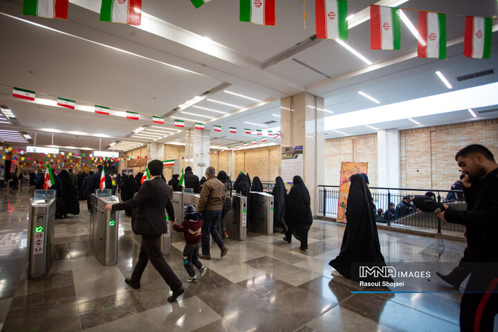 در حاشیه جشن انقلاب در اصفهان