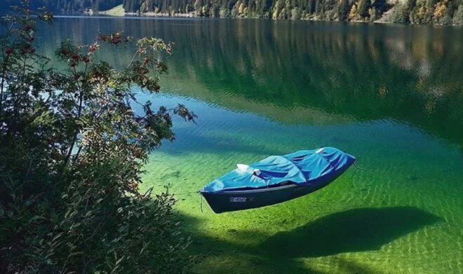 تهدید شفافترین دریاچه جهان با افزایش گردشگران